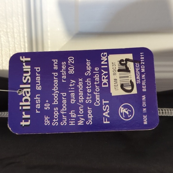 Boys Red and Black Rash Guard Shirt By Sunspecs Size Large NWT - Picture 3 of 5